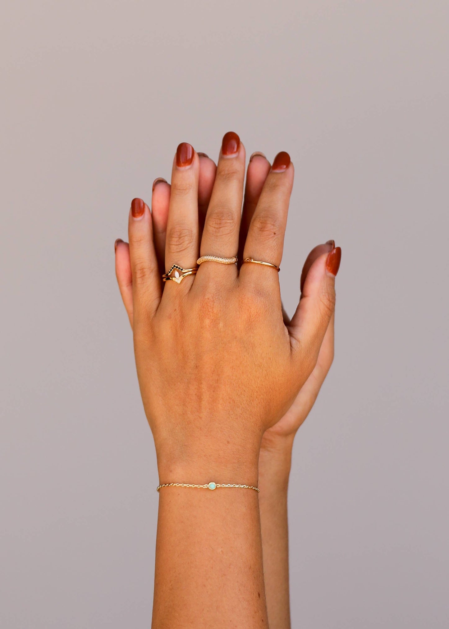 Round Solitaire Turquoise Gemstone Bracelet | 18k Gold Plated